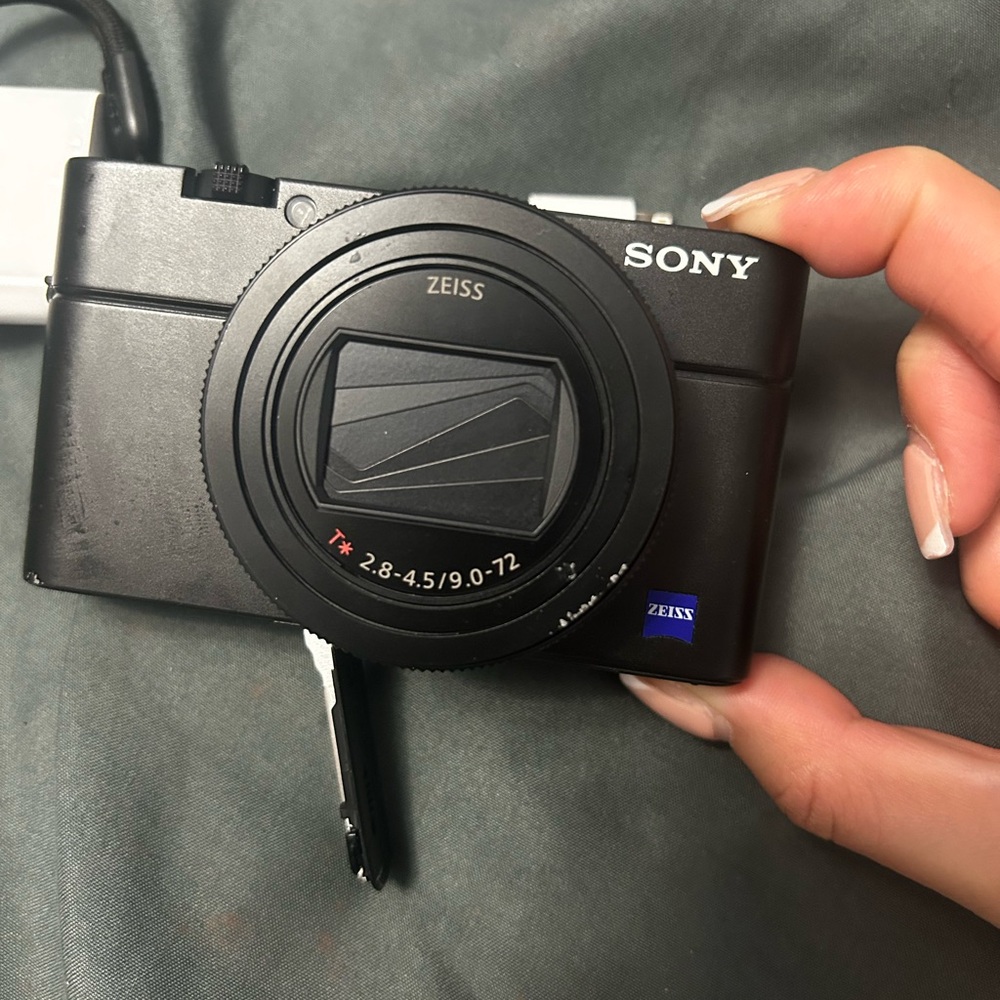 Sony RX100VI Digital Camera